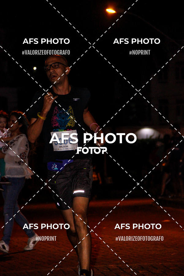 Achetez vos photos de l'vnementNeon Night Run 2019 - Belo Horizonte sur Fotop