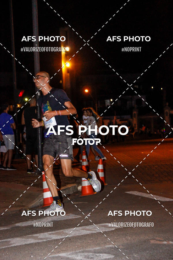 Achetez vos photos de l'vnementNeon Night Run 2019 - Belo Horizonte sur Fotop