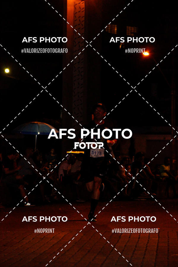 Achetez vos photos de l'vnementNeon Night Run 2019 - Belo Horizonte sur Fotop