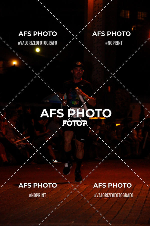 Achetez vos photos de l'vnementNeon Night Run 2019 - Belo Horizonte sur Fotop
