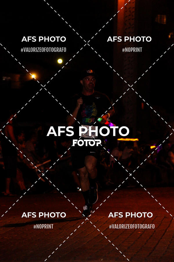 Achetez vos photos de l'vnementNeon Night Run 2019 - Belo Horizonte sur Fotop
