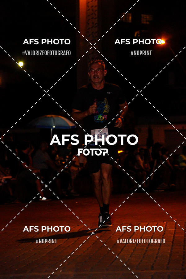 Achetez vos photos de l'vnementNeon Night Run 2019 - Belo Horizonte sur Fotop