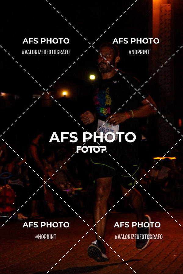 Achetez vos photos de l'vnementNeon Night Run 2019 - Belo Horizonte sur Fotop
