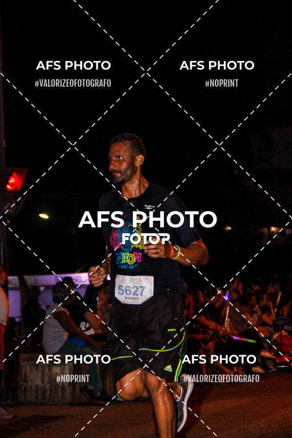 Achetez vos photos de l'vnementNeon Night Run 2019 - Belo Horizonte sur Fotop