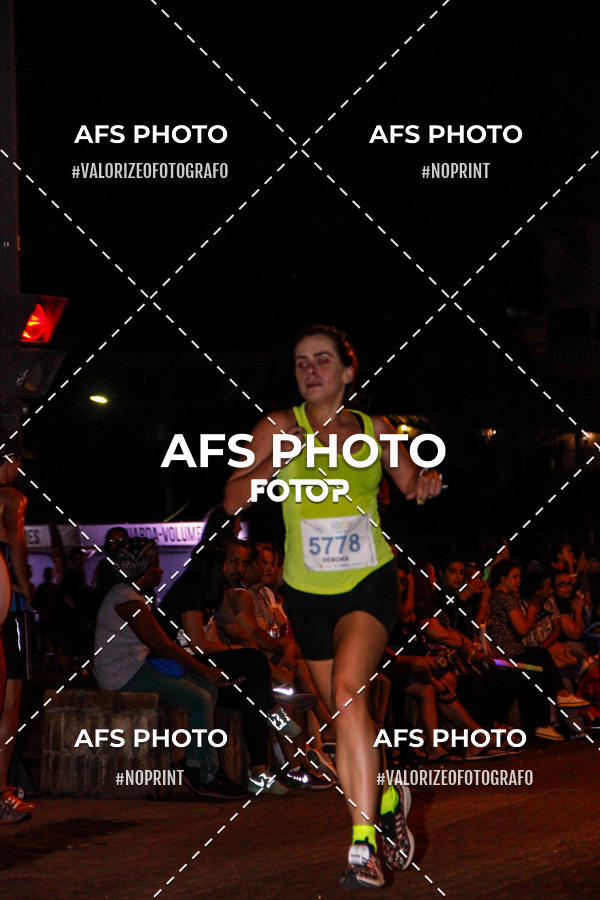 Achetez vos photos de l'vnementNeon Night Run 2019 - Belo Horizonte sur Fotop