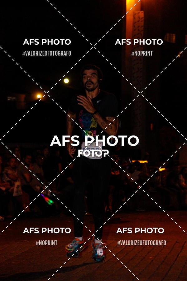 Achetez vos photos de l'vnementNeon Night Run 2019 - Belo Horizonte sur Fotop