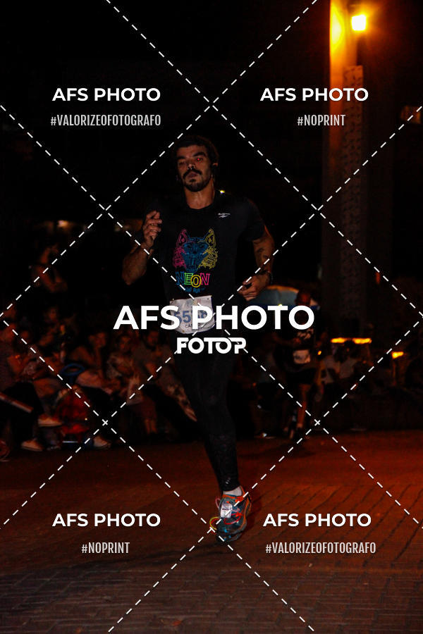 Achetez vos photos de l'vnementNeon Night Run 2019 - Belo Horizonte sur Fotop