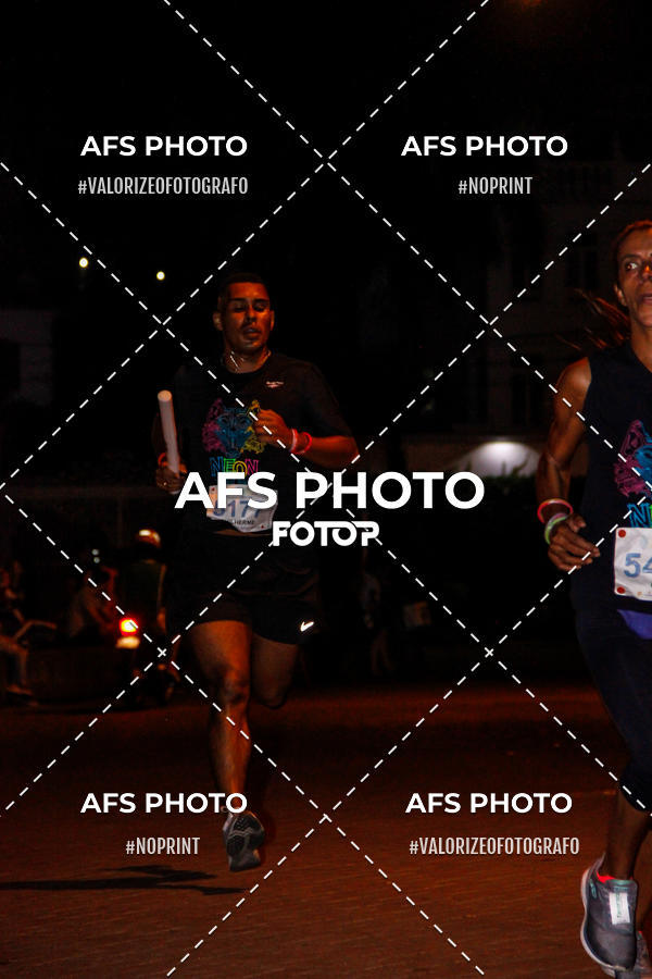 Achetez vos photos de l'vnementNeon Night Run 2019 - Belo Horizonte sur Fotop