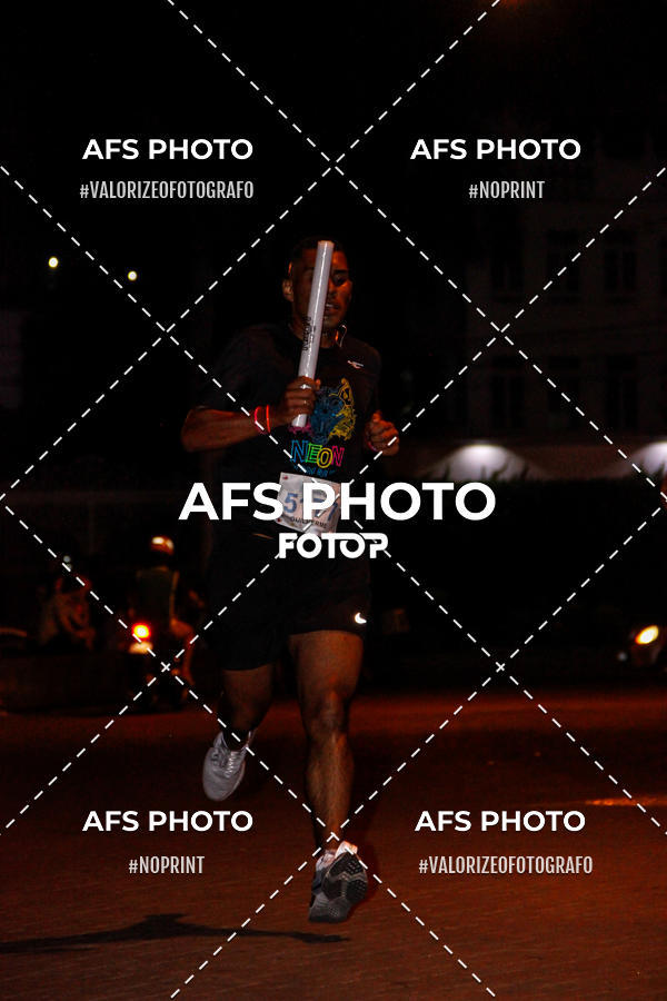 Achetez vos photos de l'vnementNeon Night Run 2019 - Belo Horizonte sur Fotop