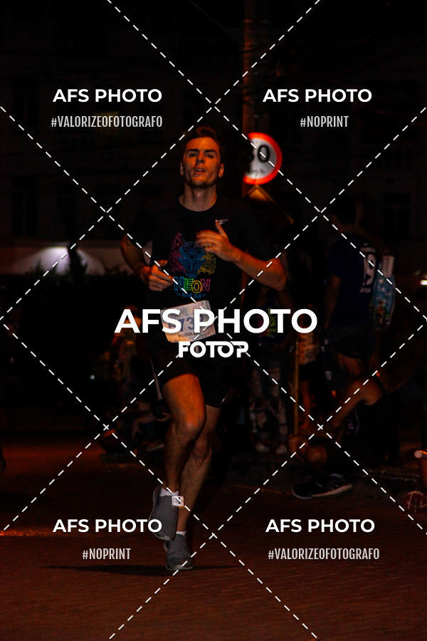 Achetez vos photos de l'vnementNeon Night Run 2019 - Belo Horizonte sur Fotop