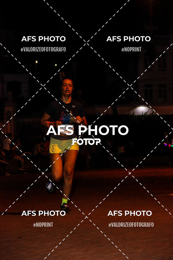 Achetez vos photos de l'vnementNeon Night Run 2019 - Belo Horizonte sur Fotop