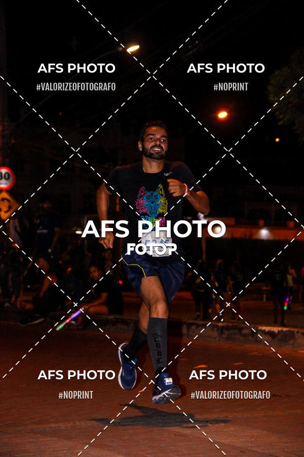 Achetez vos photos de l'vnementNeon Night Run 2019 - Belo Horizonte sur Fotop