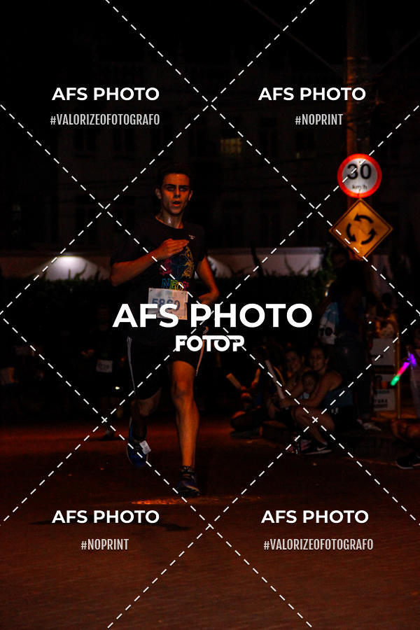 Achetez vos photos de l'vnementNeon Night Run 2019 - Belo Horizonte sur Fotop
