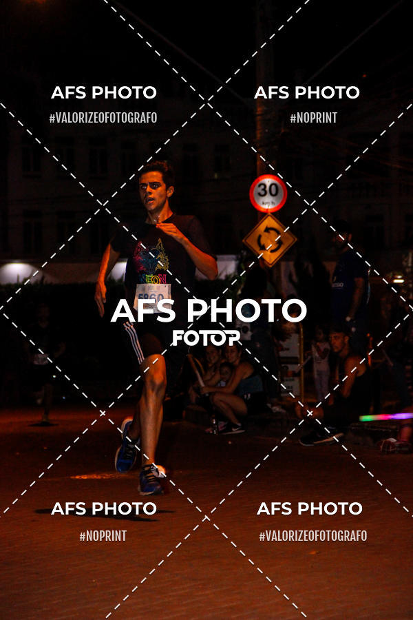Achetez vos photos de l'vnementNeon Night Run 2019 - Belo Horizonte sur Fotop