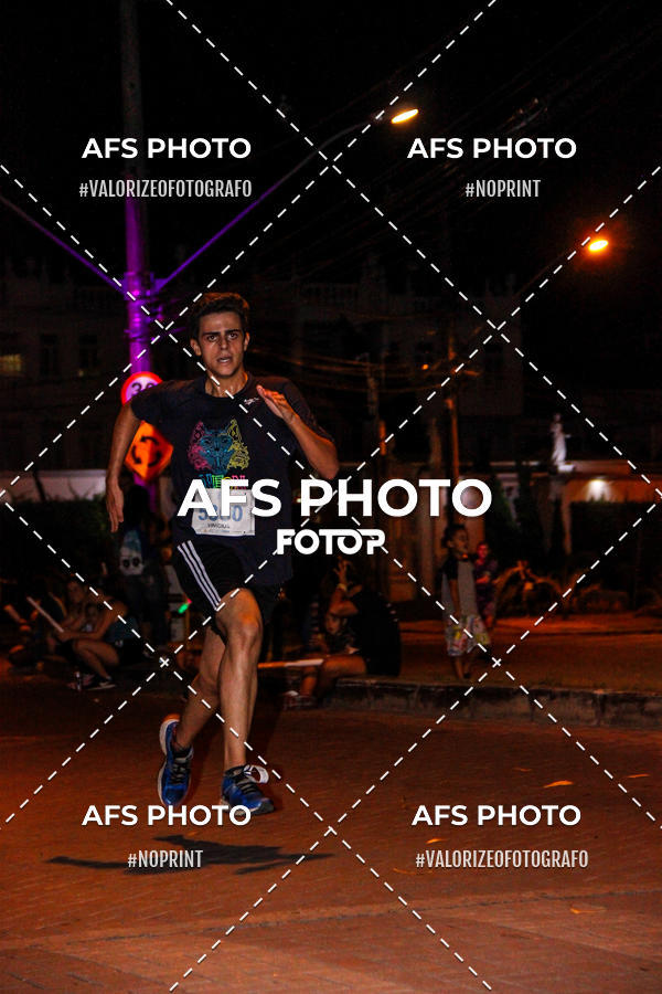Achetez vos photos de l'vnementNeon Night Run 2019 - Belo Horizonte sur Fotop