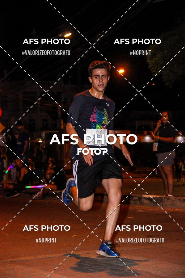 Achetez vos photos de l'vnementNeon Night Run 2019 - Belo Horizonte sur Fotop