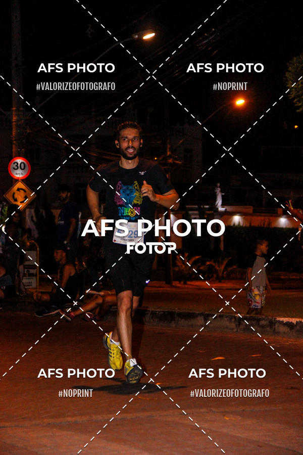 Achetez vos photos de l'vnementNeon Night Run 2019 - Belo Horizonte sur Fotop