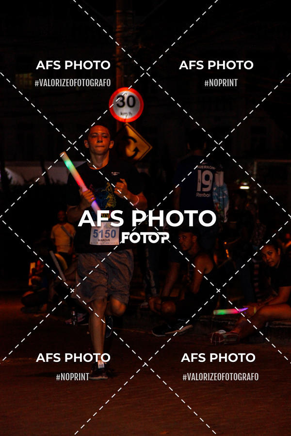 Achetez vos photos de l'vnementNeon Night Run 2019 - Belo Horizonte sur Fotop