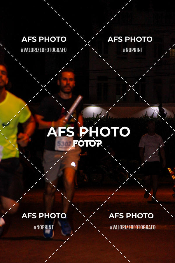 Achetez vos photos de l'vnementNeon Night Run 2019 - Belo Horizonte sur Fotop