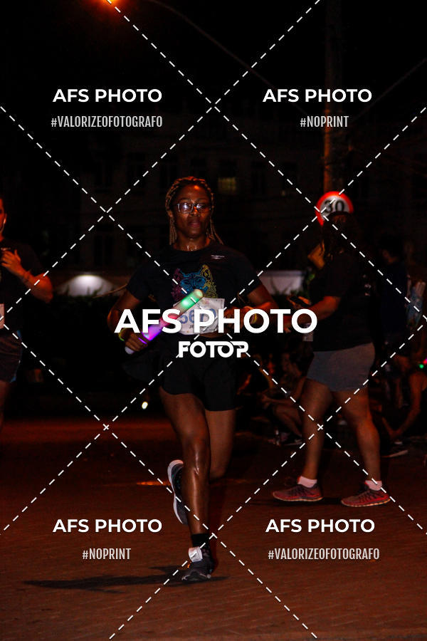 Achetez vos photos de l'vnementNeon Night Run 2019 - Belo Horizonte sur Fotop