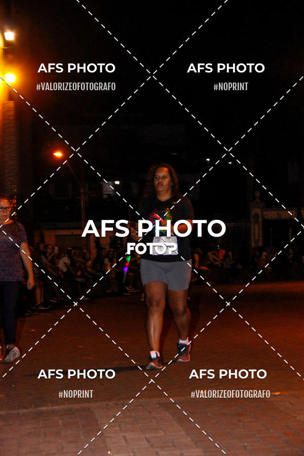 Achetez vos photos de l'vnementNeon Night Run 2019 - Belo Horizonte sur Fotop