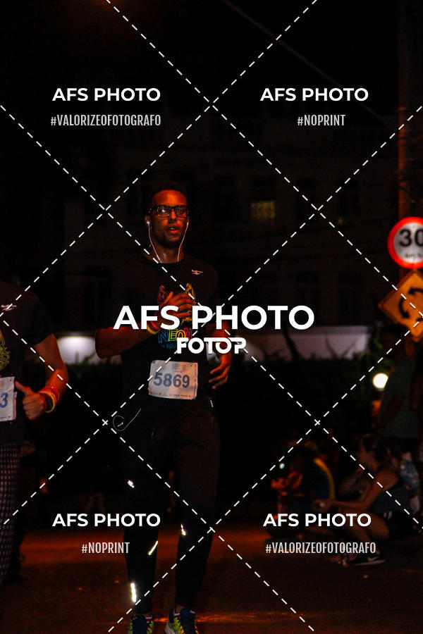 Achetez vos photos de l'vnementNeon Night Run 2019 - Belo Horizonte sur Fotop