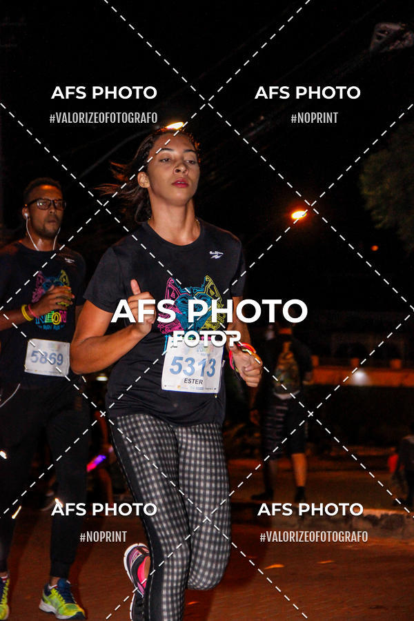 Achetez vos photos de l'vnementNeon Night Run 2019 - Belo Horizonte sur Fotop