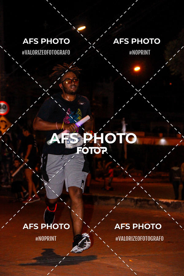 Achetez vos photos de l'vnementNeon Night Run 2019 - Belo Horizonte sur Fotop