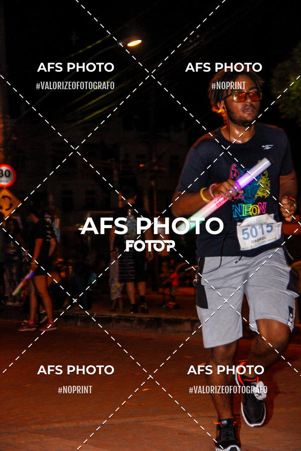 Achetez vos photos de l'vnementNeon Night Run 2019 - Belo Horizonte sur Fotop
