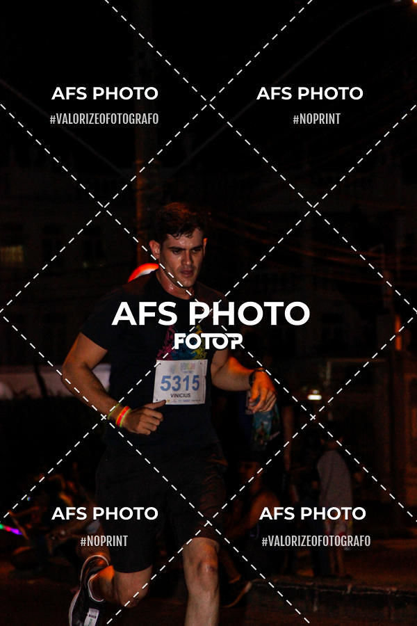 Achetez vos photos de l'vnementNeon Night Run 2019 - Belo Horizonte sur Fotop