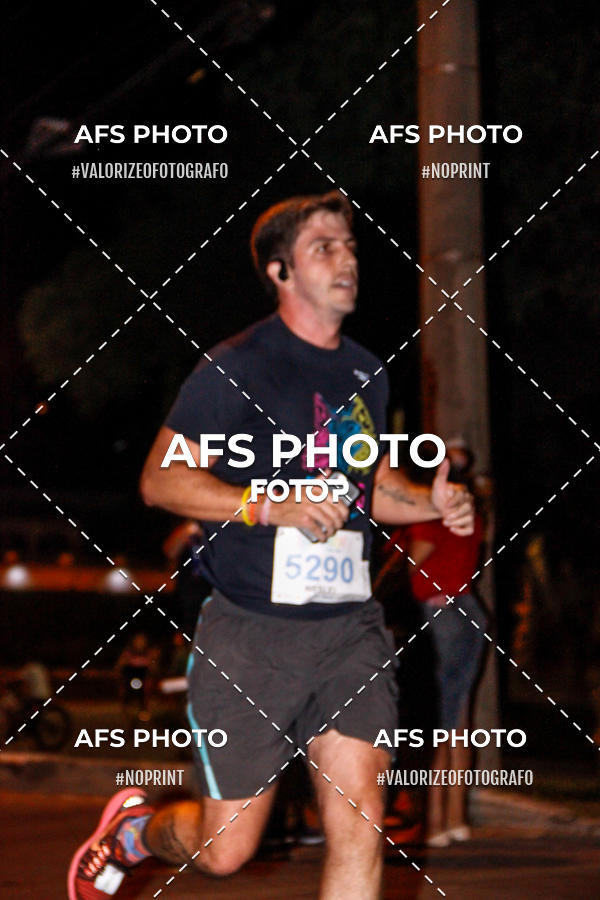 Achetez vos photos de l'vnementNeon Night Run 2019 - Belo Horizonte sur Fotop