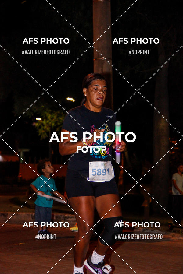 Buy your photos of the eventNeon Night Run 2019 - Belo Horizonte on Fotop