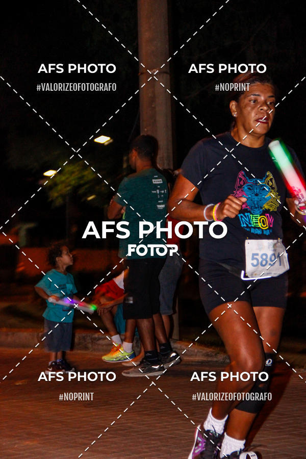 Buy your photos of the eventNeon Night Run 2019 - Belo Horizonte on Fotop