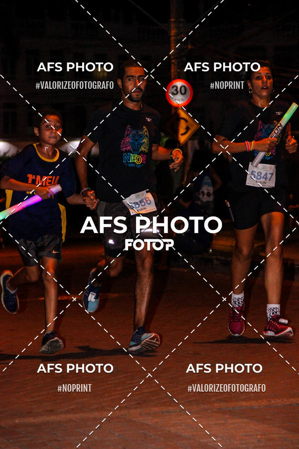 Acquista le foto dell'eventoNeon Night Run 2019 - Belo Horizonte in Fotop
