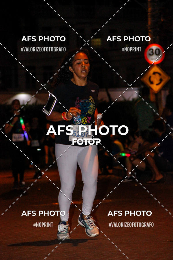 Achetez vos photos de l'vnementNeon Night Run 2019 - Belo Horizonte sur Fotop