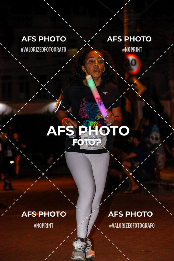 Achetez vos photos de l'vnementNeon Night Run 2019 - Belo Horizonte sur Fotop