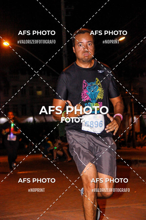 Achetez vos photos de l'vnementNeon Night Run 2019 - Belo Horizonte sur Fotop