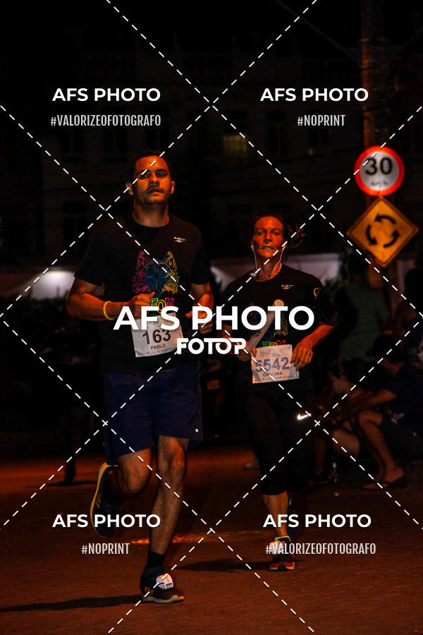 Achetez vos photos de l'vnementNeon Night Run 2019 - Belo Horizonte sur Fotop