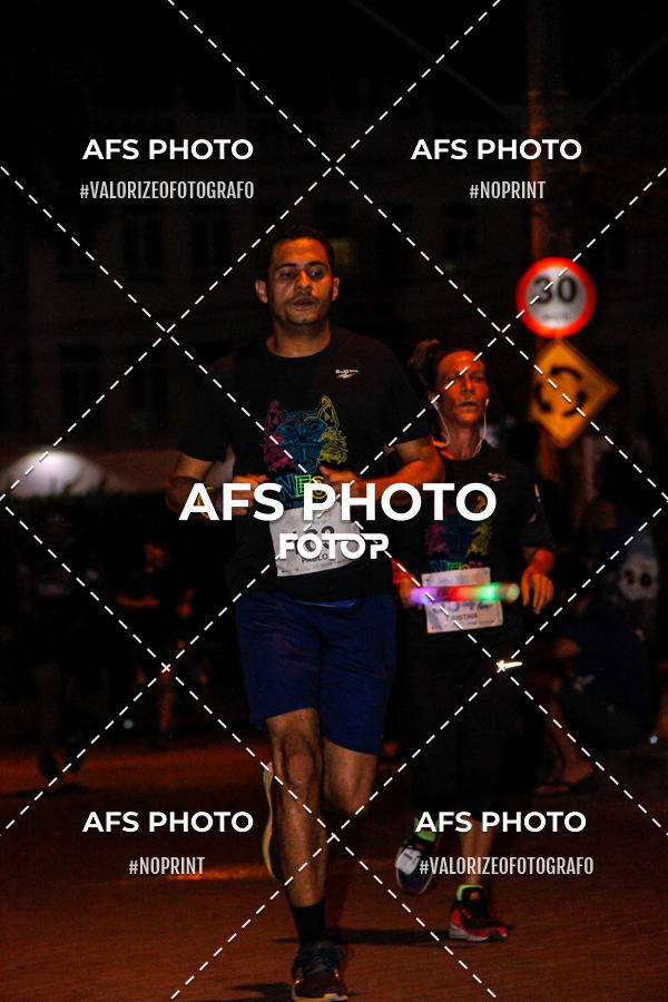 Achetez vos photos de l'vnementNeon Night Run 2019 - Belo Horizonte sur Fotop