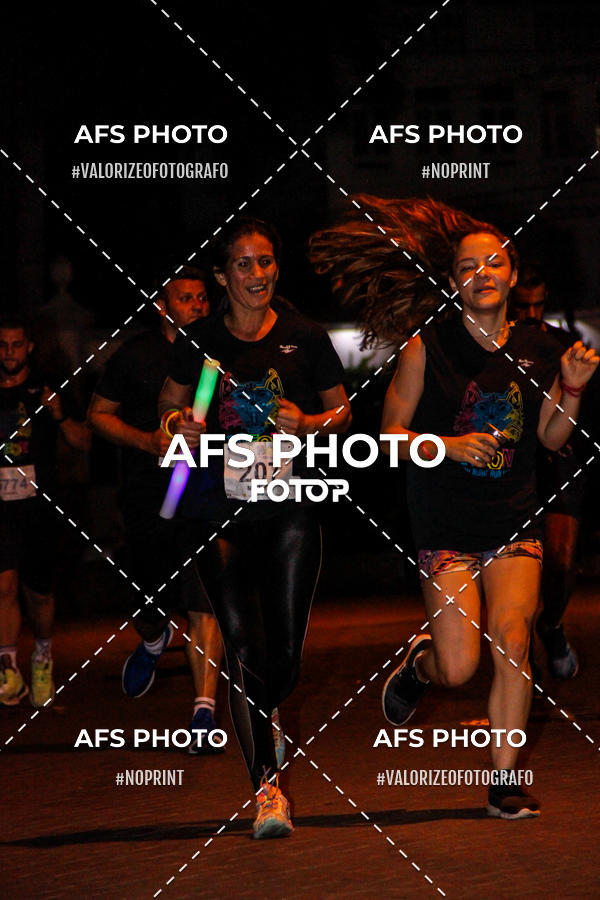 Achetez vos photos de l'vnementNeon Night Run 2019 - Belo Horizonte sur Fotop