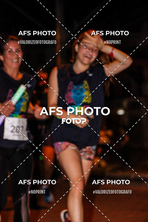 Achetez vos photos de l'vnementNeon Night Run 2019 - Belo Horizonte sur Fotop