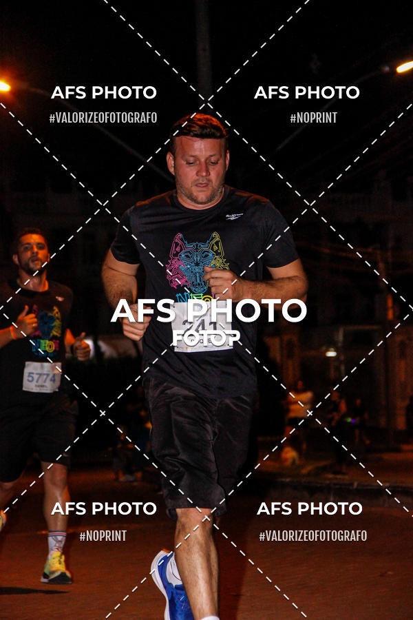 Achetez vos photos de l'vnementNeon Night Run 2019 - Belo Horizonte sur Fotop