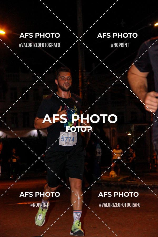 Achetez vos photos de l'vnementNeon Night Run 2019 - Belo Horizonte sur Fotop