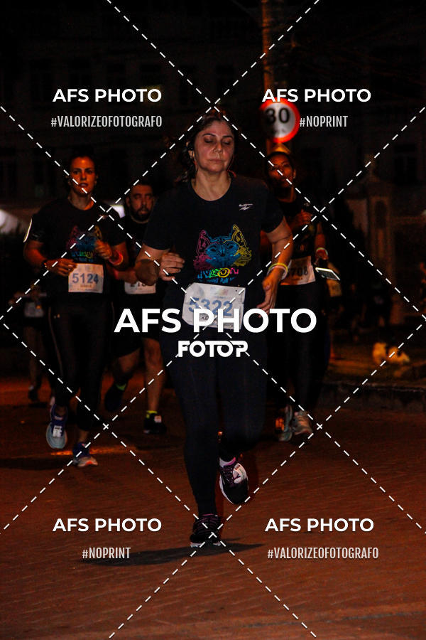 Achetez vos photos de l'vnementNeon Night Run 2019 - Belo Horizonte sur Fotop