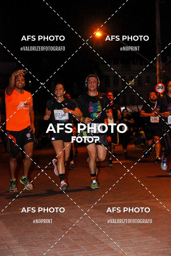 Achetez vos photos de l'vnementNeon Night Run 2019 - Belo Horizonte sur Fotop