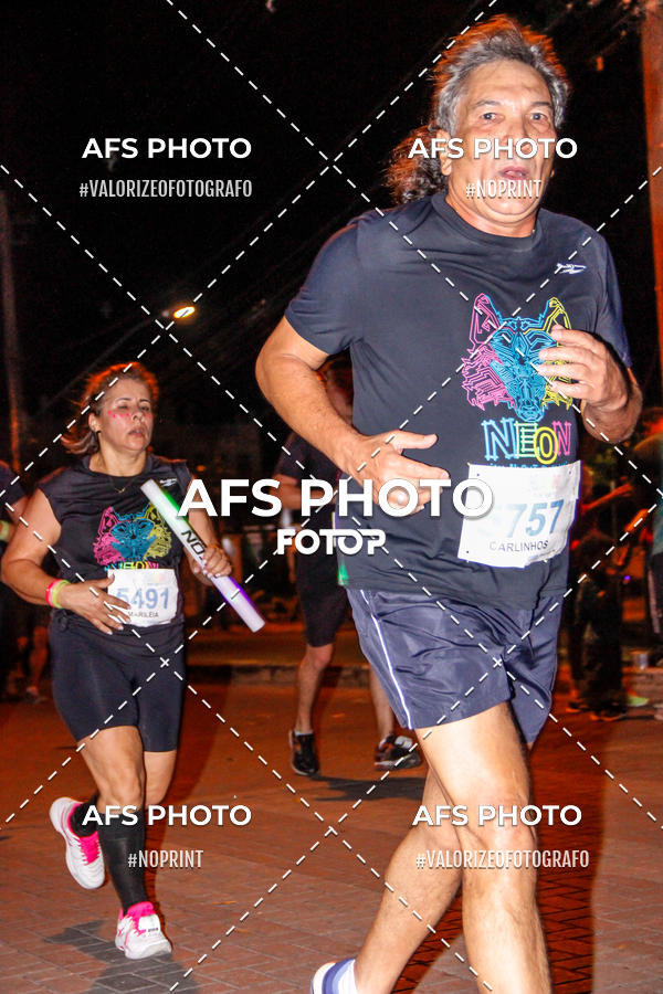Achetez vos photos de l'vnementNeon Night Run 2019 - Belo Horizonte sur Fotop