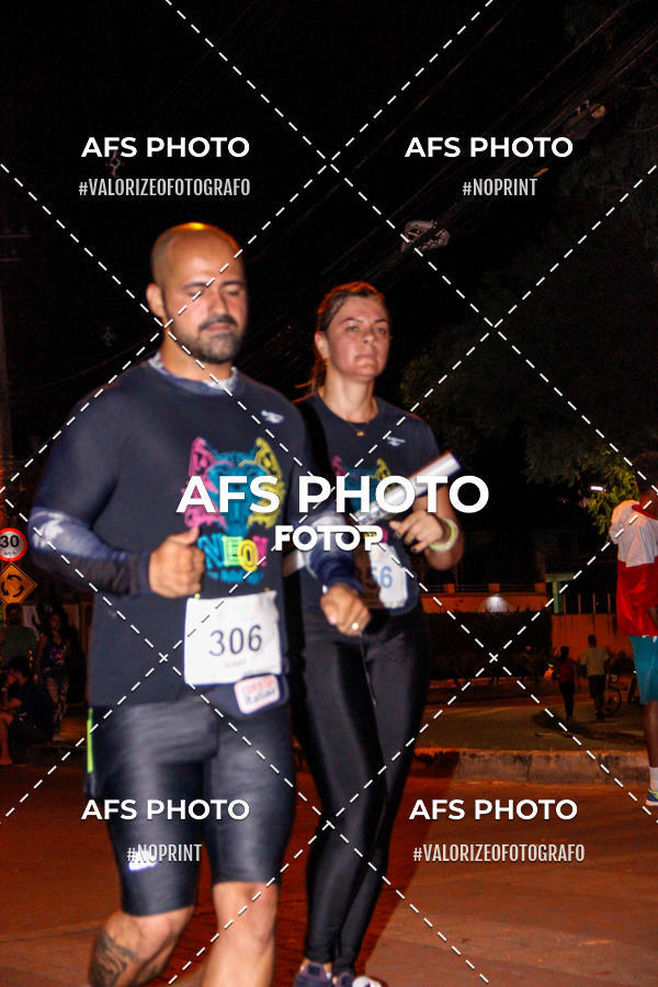 Achetez vos photos de l'vnementNeon Night Run 2019 - Belo Horizonte sur Fotop