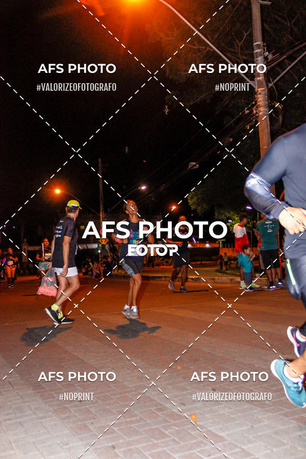 Achetez vos photos de l'vnementNeon Night Run 2019 - Belo Horizonte sur Fotop