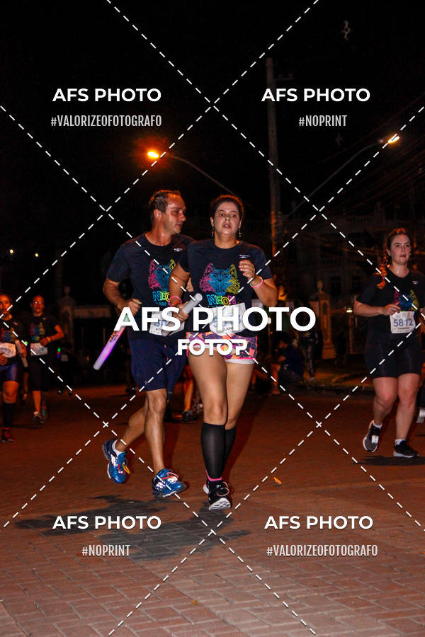 Achetez vos photos de l'vnementNeon Night Run 2019 - Belo Horizonte sur Fotop