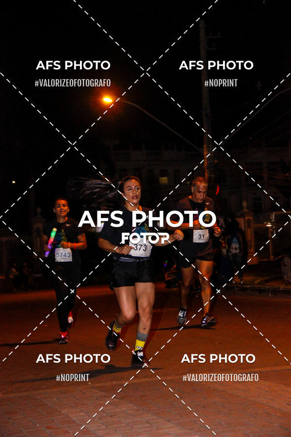 Achetez vos photos de l'vnementNeon Night Run 2019 - Belo Horizonte sur Fotop